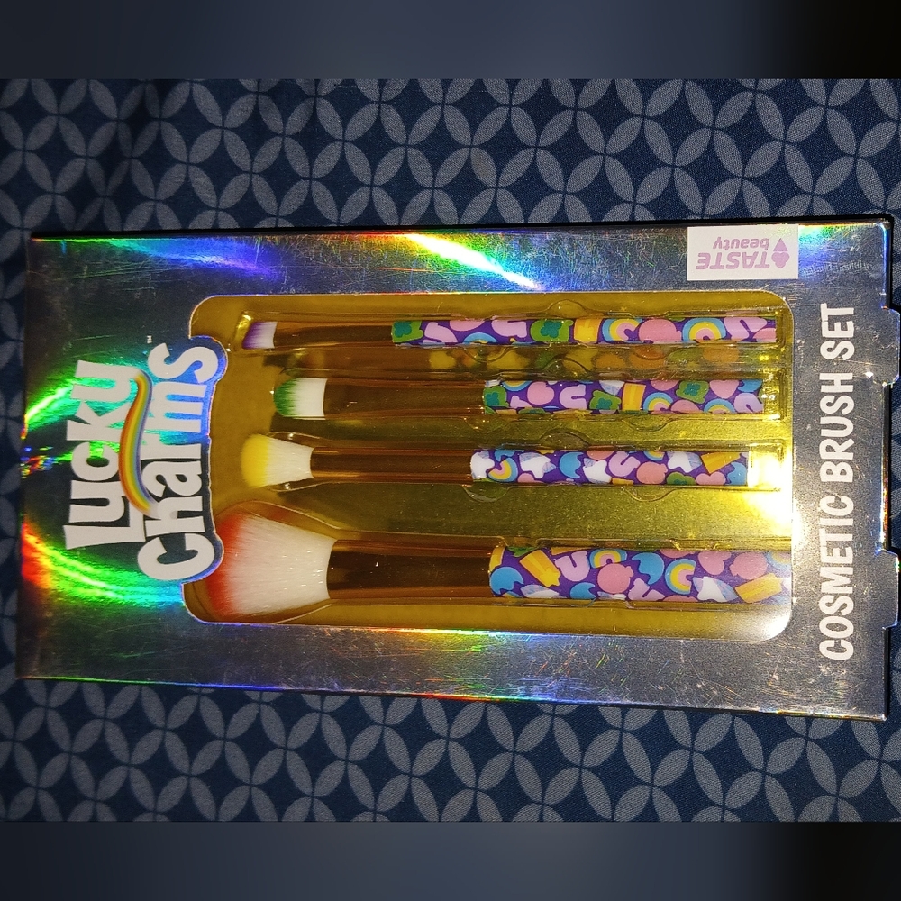 Cosmetic Brush Set - Multicolor Z (NWT)